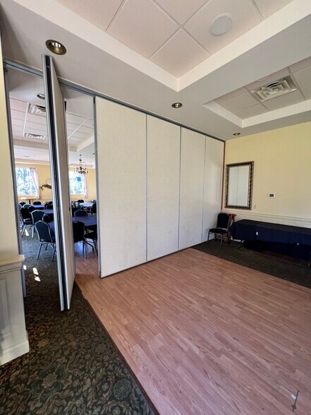 9415 Main St, Clarence, NY à vendre - Photo du bâtiment - Image 3 de 40