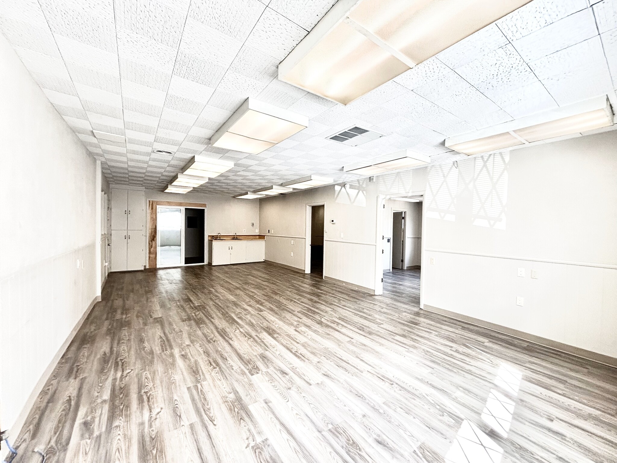 809 Edgewater St NW, Salem, OR for lease Building Photo- Image 1 of 8