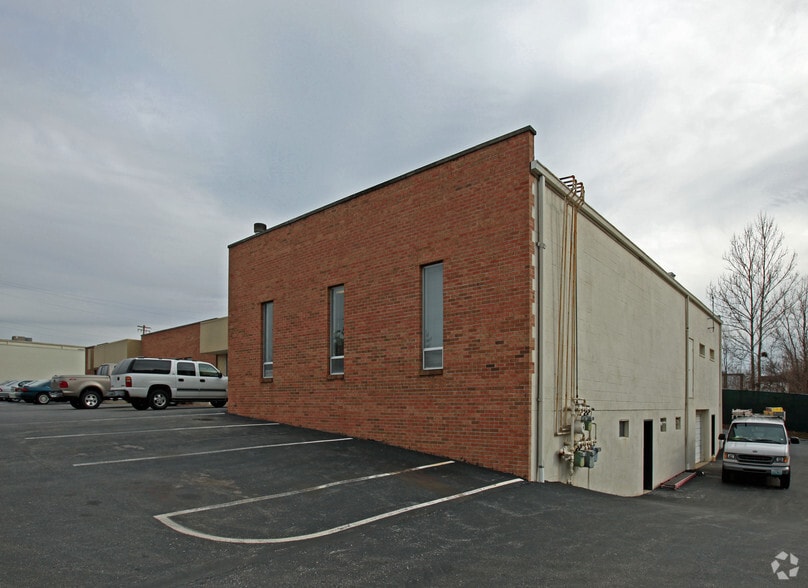11724-11740 Lackland Industrial Dr, Maryland Heights, MO à vendre - Photo du bâtiment - Image 2 de 9