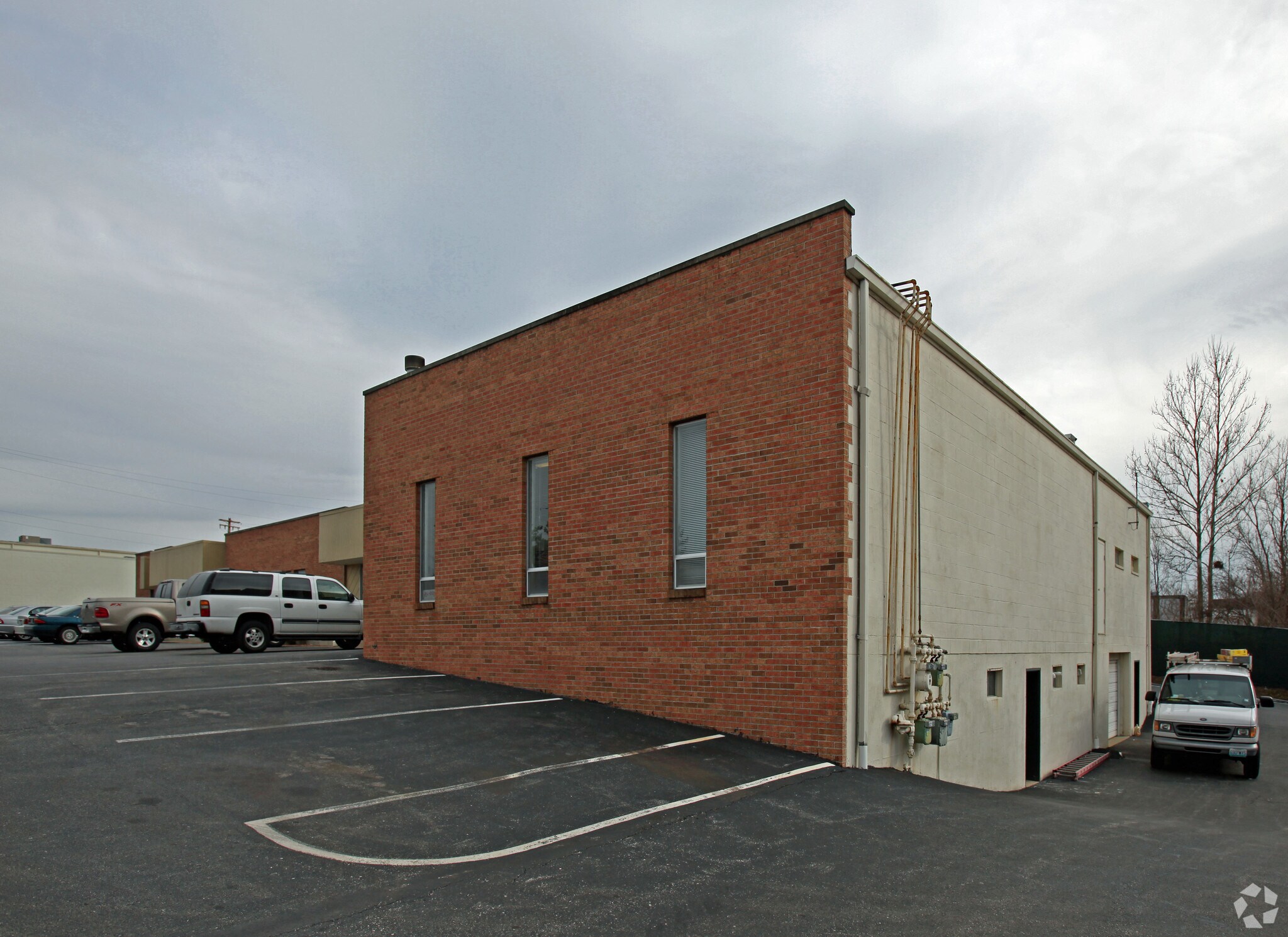 11724-11740 Lackland Industrial Dr, Maryland Heights, MO for lease Primary Photo- Image 1 of 7
