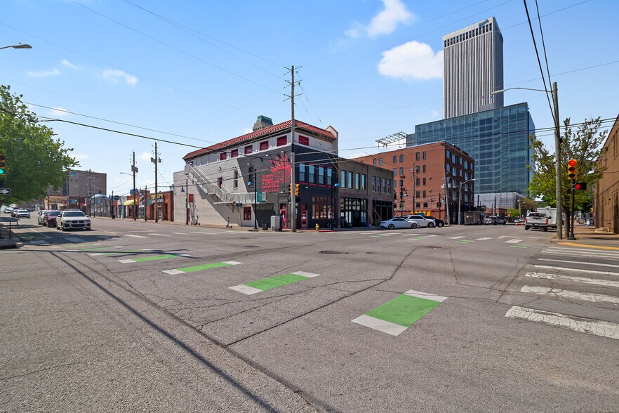 332 E 1st St, Tulsa, OK à louer - Photo du bâtiment - Image 2 de 28