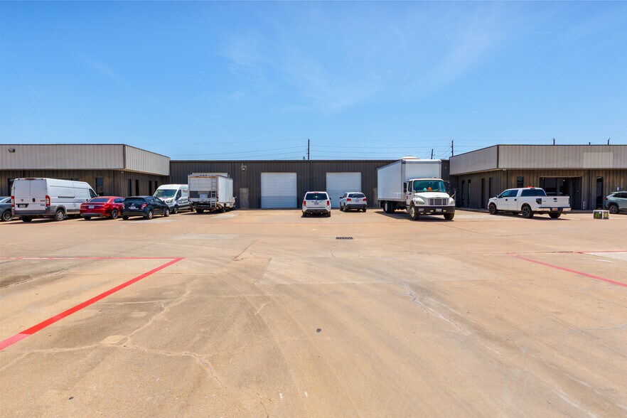 12999-13003 Murphy Rd, Stafford, TX à louer - Photo du bâtiment - Image 2 de 29