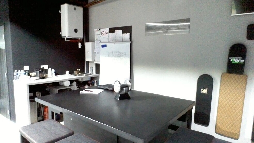 Office in La Ciotat for lease - Building Photo - Image 3 of 6