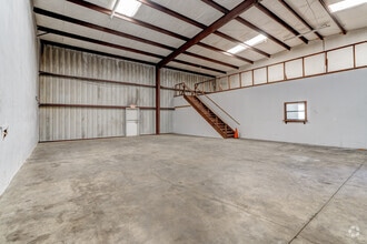 5829 W Sam Houston Pky N, Houston, TX à louer Photo intérieure- Image 1 de 9