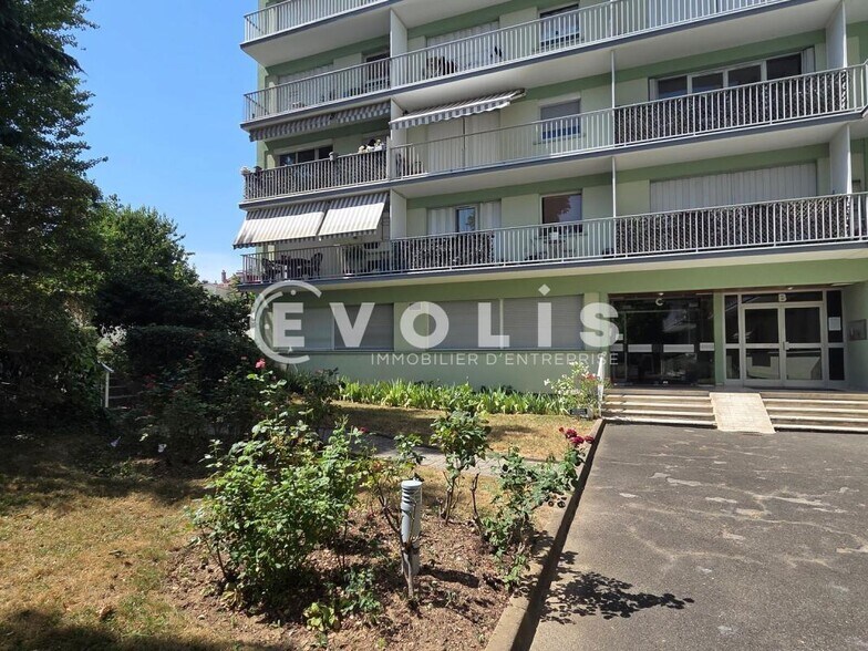Bureau dans Ivry-sur-Seine à vendre - Photo du bâtiment - Image 2 de 8
