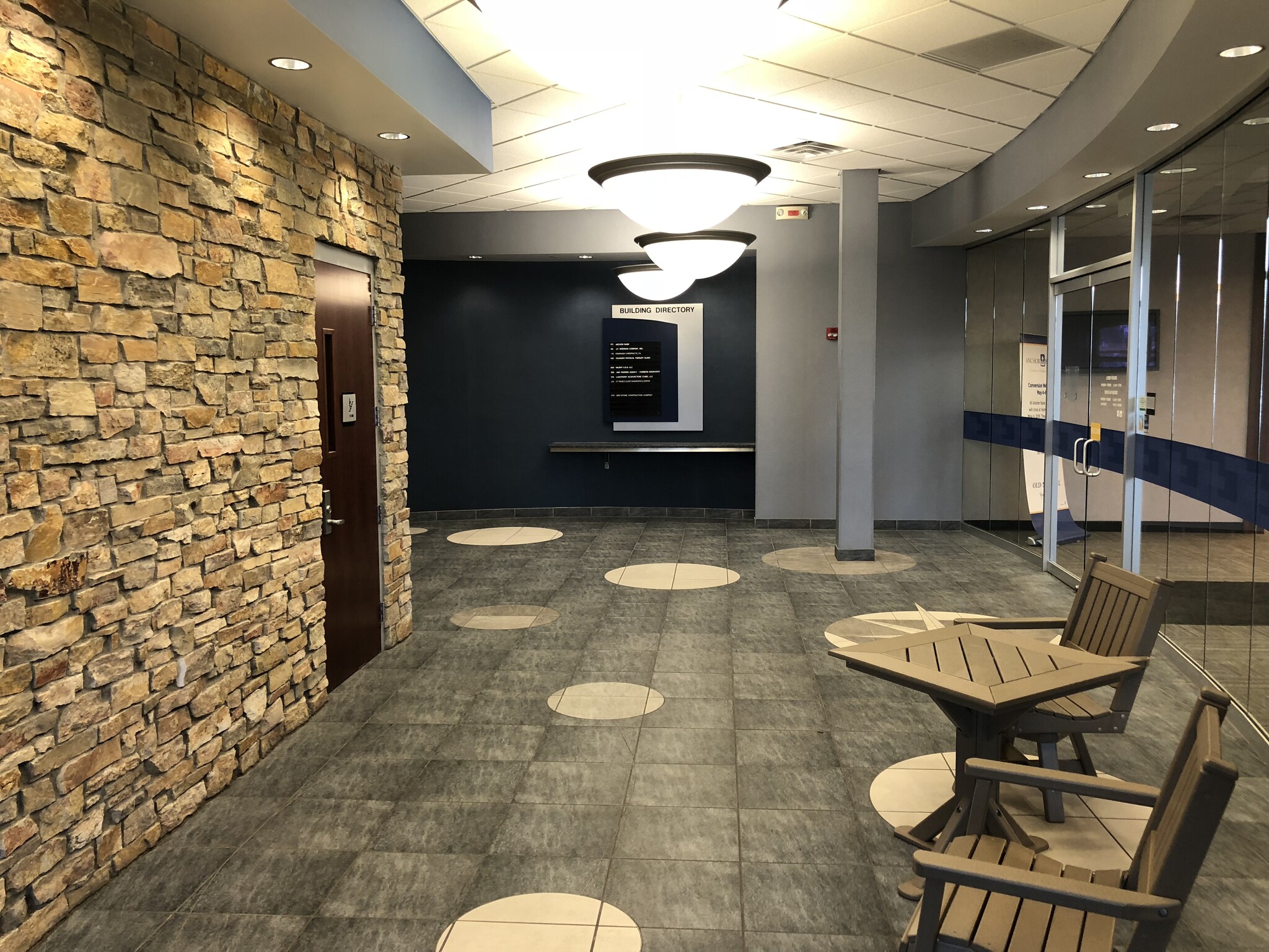 500 Marschall Rd S, Shakopee, MN à louer Photo intérieure- Image 1 de 8