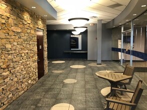 500 Marschall Rd S, Shakopee, MN à louer Photo intérieure- Image 1 de 8