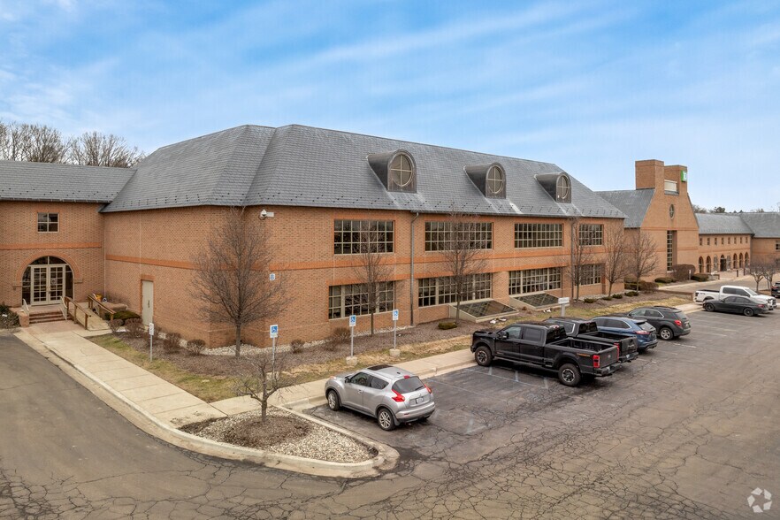 27777 Inkster Rd, Farmington Hills, MI à louer - Photo du bâtiment - Image 3 de 23