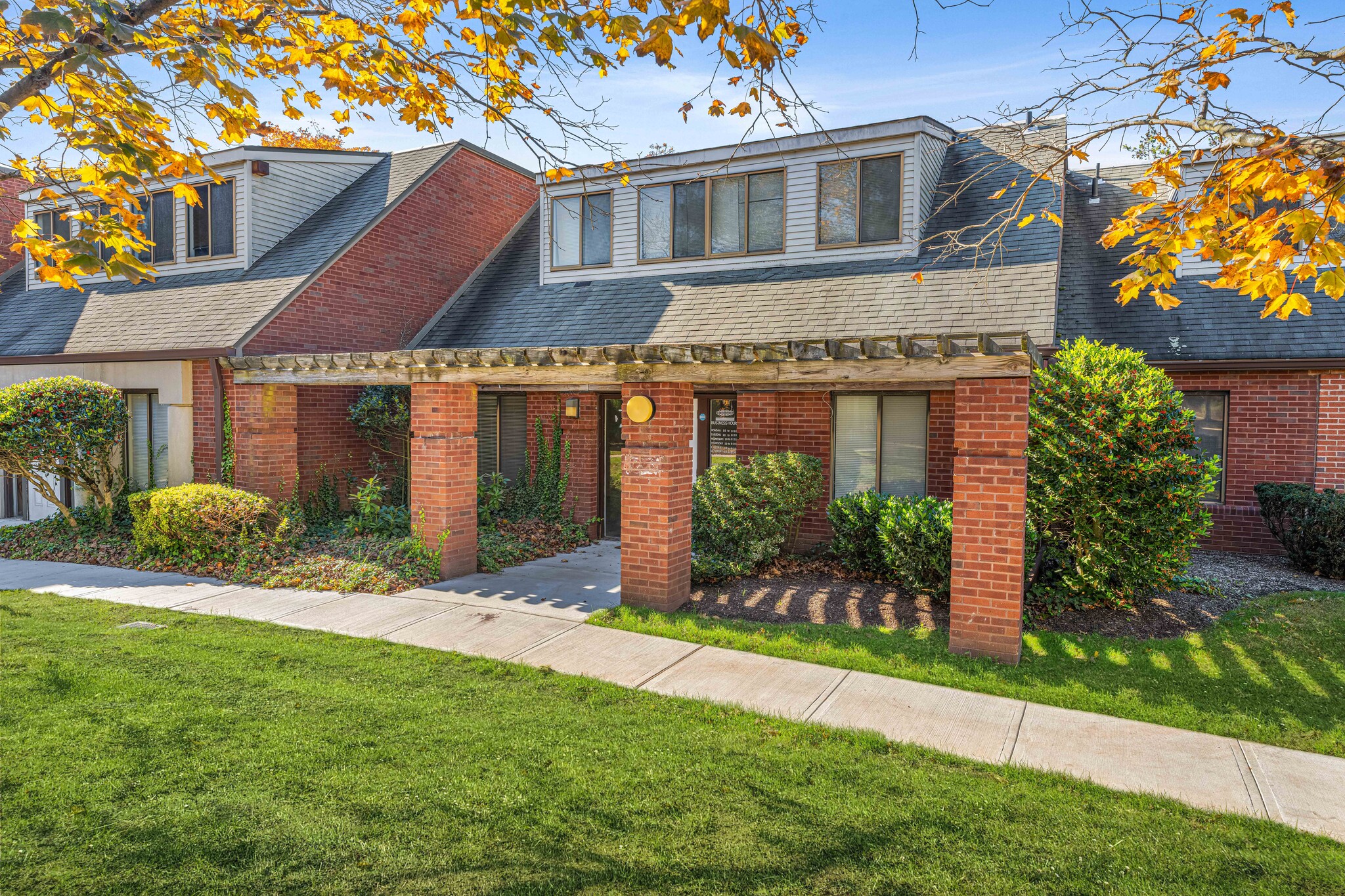 35-37 Tamarack Cir, Skillman, NJ for lease Primary Photo- Image 1 of 24