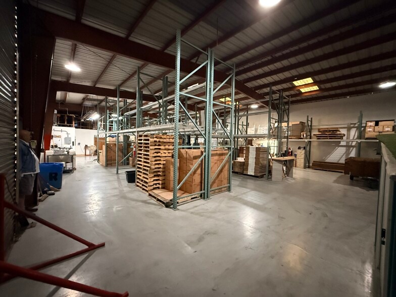 9828 Pearmain St, Oakland, CA for lease - Building Photo - Image 3 of 10