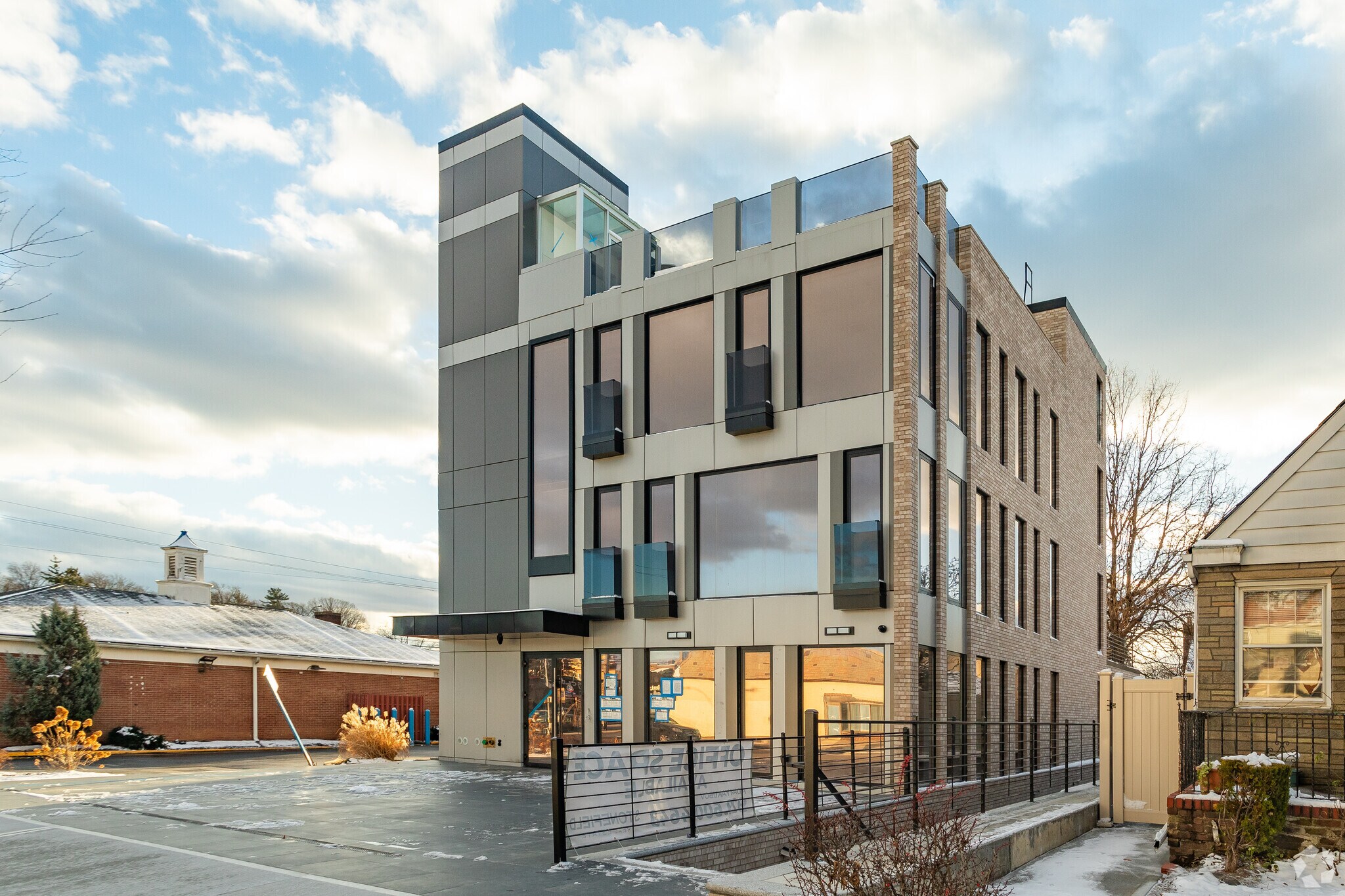 7560 188th St, Fresh Meadows, NY à vendre Photo du bâtiment- Image 1 de 1