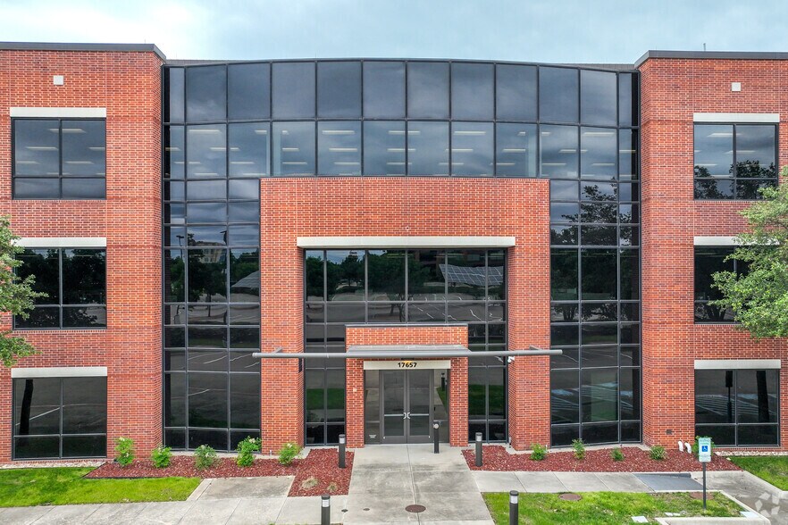 17657 Waterview Pky, Dallas, TX for sale - Building Photo - Image 3 of 4