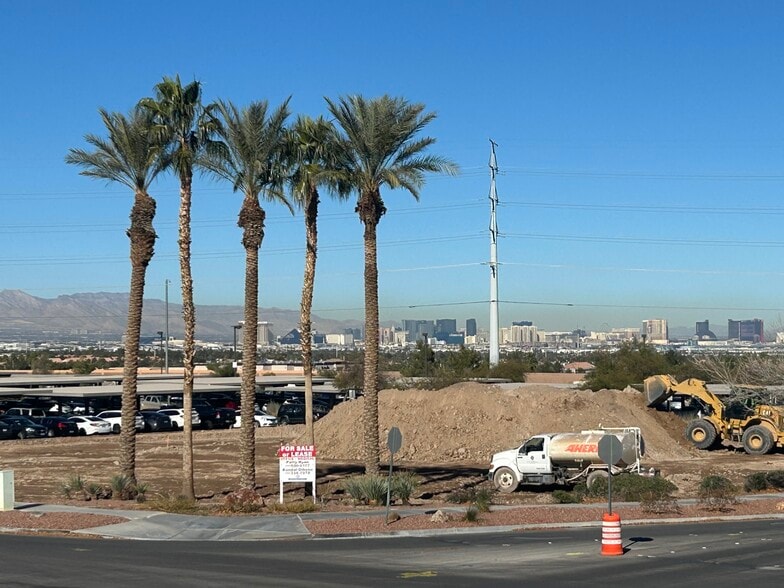 2480 Village View Dr, Henderson, NV for sale - Building Photo - Image 3 of 10