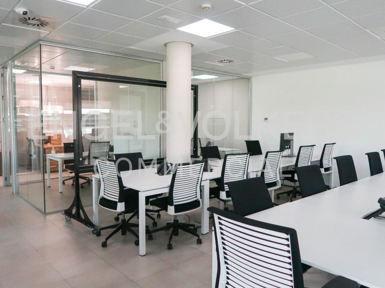 Bureau dans Las Rozas de Madrid, Madrid à louer - Photo du bâtiment - Image 2 de 2