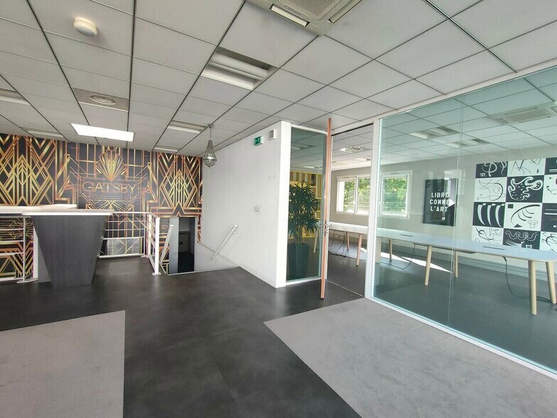 Office in Saint-Cloud for sale - Interior Photo - Image 3 of 5