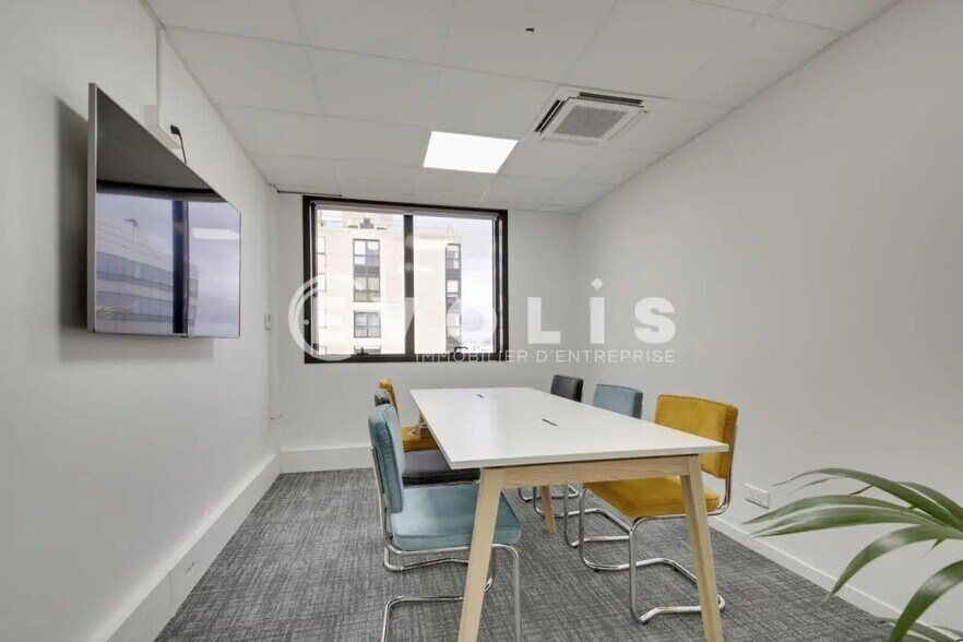 Office in Levallois-Perret for lease - Interior Photo - Image 2 of 3