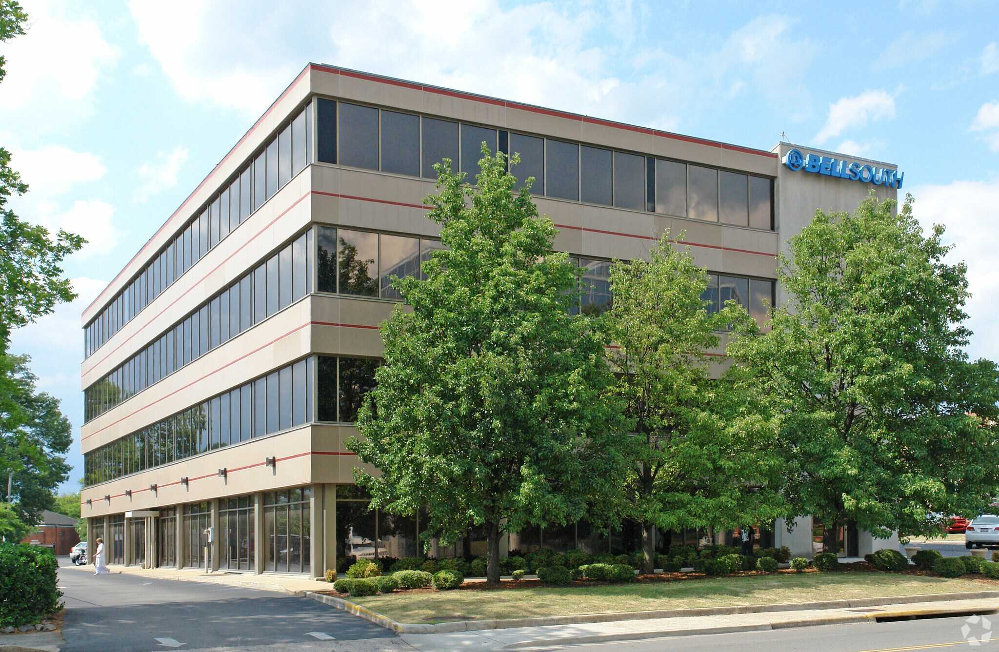 308 Clinton Ave, Huntsville, AL à louer Photo du bâtiment- Image 1 de 11