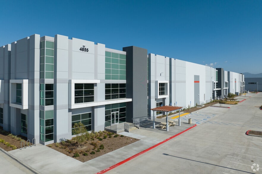 4855 E Euclid Ave, Ontario, CA for lease - Primary Photo - Image 1 of 4