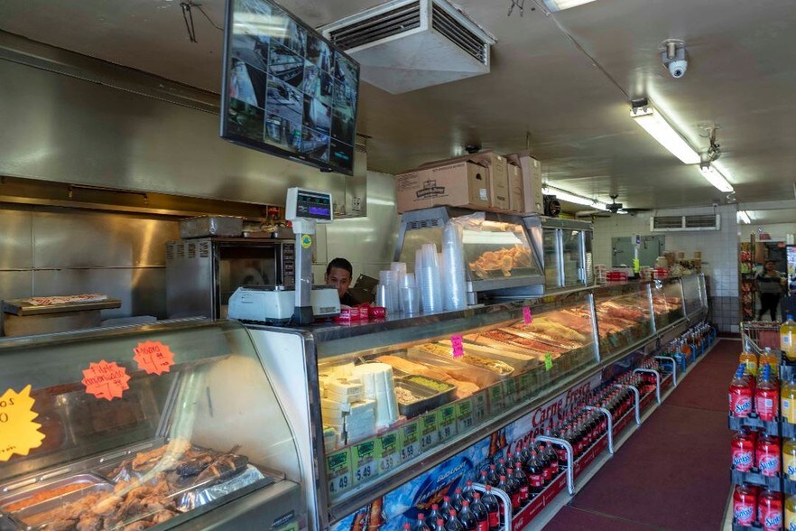 1709 N Willowbrook Ave, Compton, CA à vendre - Photo du bâtiment - Image 3 de 9