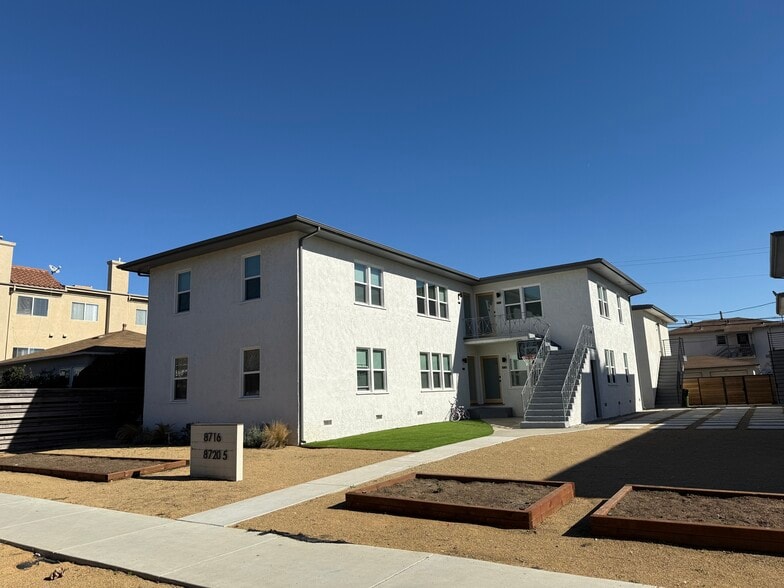 8722 Ramsgate Ave, Los Angeles, CA à vendre - Photo du bâtiment - Image 3 de 11