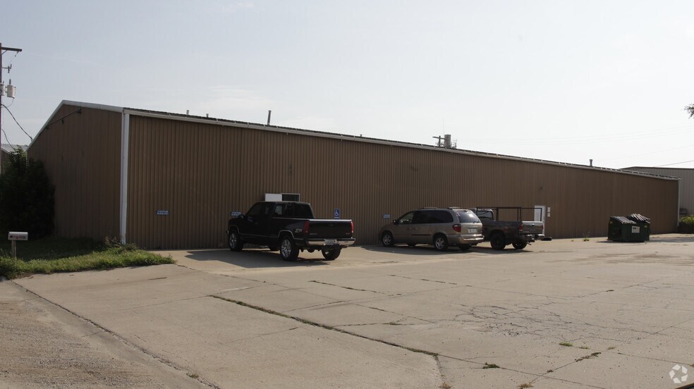 2357 Warren Dr, Plattsmouth, NE à louer - Photo du bâtiment - Image 2 de 3