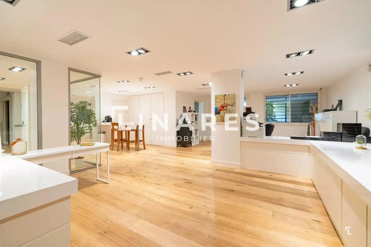 Office in Marseille for lease Interior Photo- Image 1 of 9