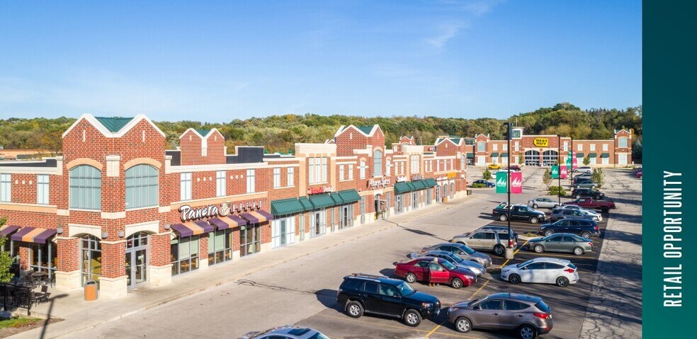 3200-3260 Golf Rd, Delafield, WI à vendre - Photo du bâtiment - Image 2 de 14
