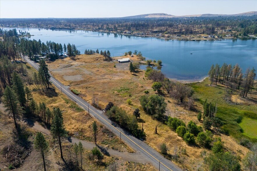 9212 S Silver Lake Rd, Medical Lake, WA à vendre - Photo du bâtiment - Image 2 de 11