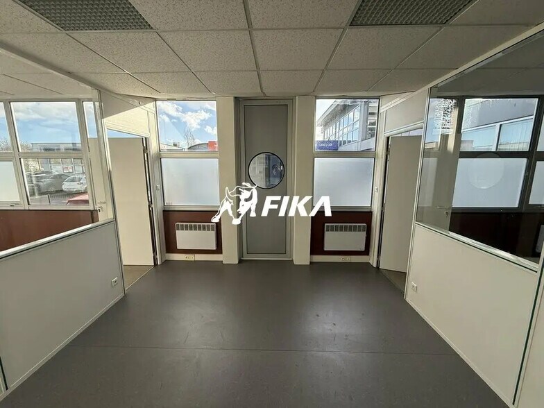 Office in Bordeaux for lease - Interior Photo - Image 3 of 7