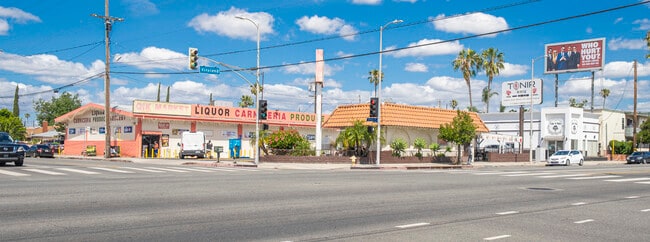Plus de détails pour 7601-7617 Vineland Ave, Sun Valley, CA - Commerce de détail à vendre