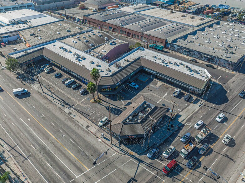 1901 S Alameda St, Los Angeles, CA à vendre - Photo du bâtiment - Image 3 de 50
