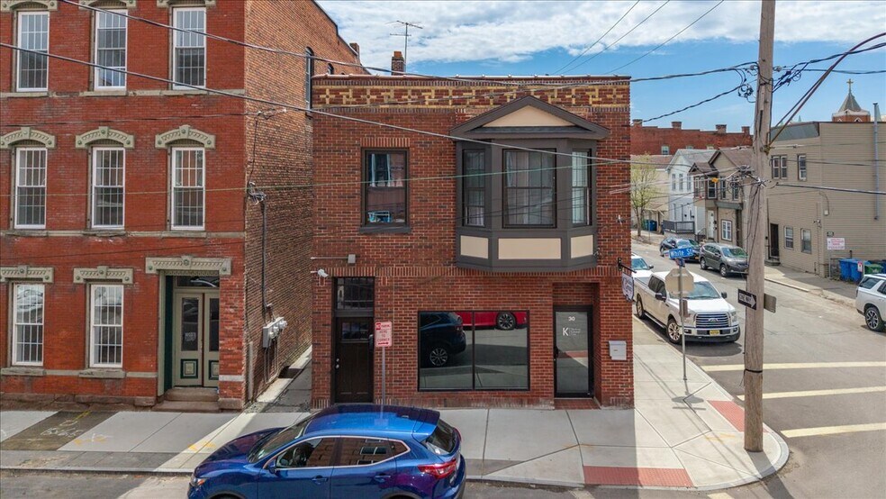30 White St, Cohoes, NY à vendre - Photo du bâtiment - Image 2 de 54