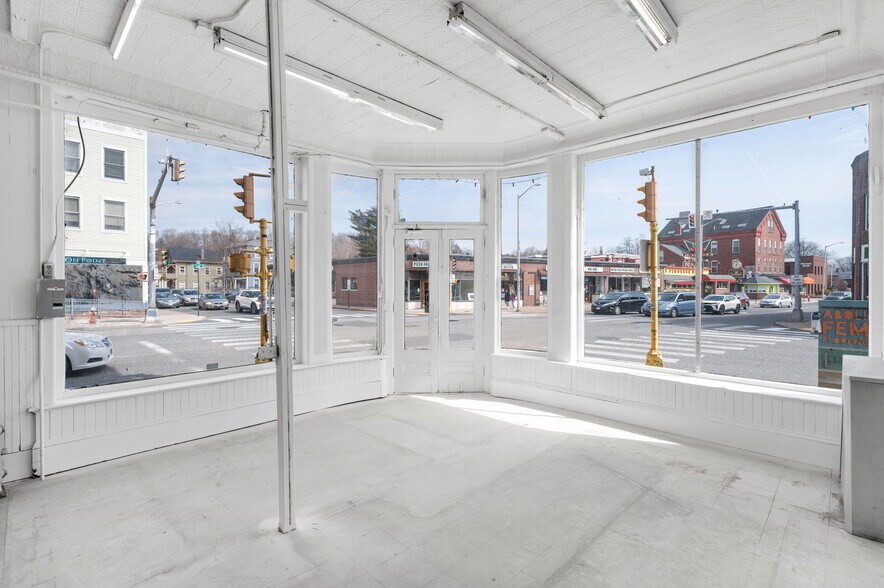 76-96 Maple St, Florence, MA for lease - Building Photo - Image 2 of 6