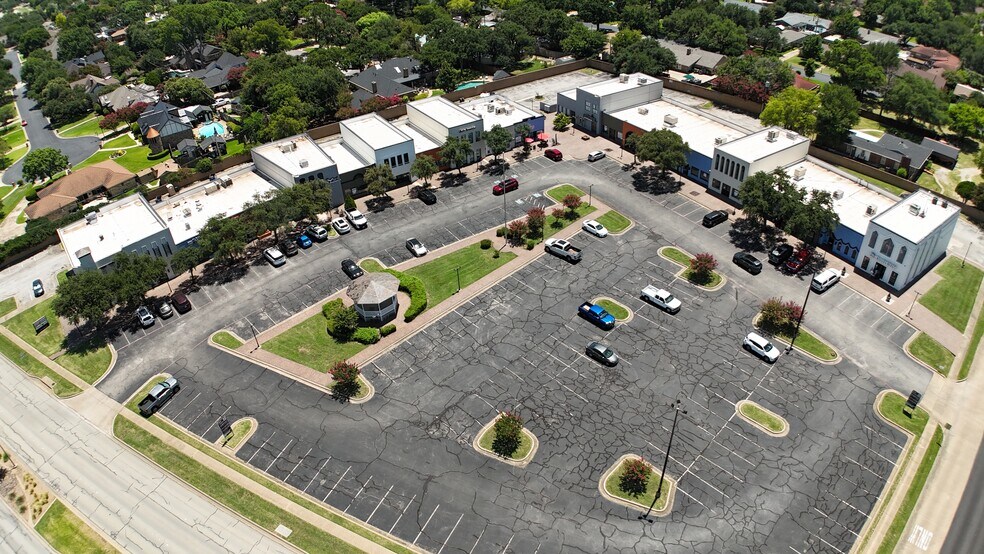 455-499 W Harwood Rd, Hurst, TX à louer - Photo du bâtiment - Image 3 de 21