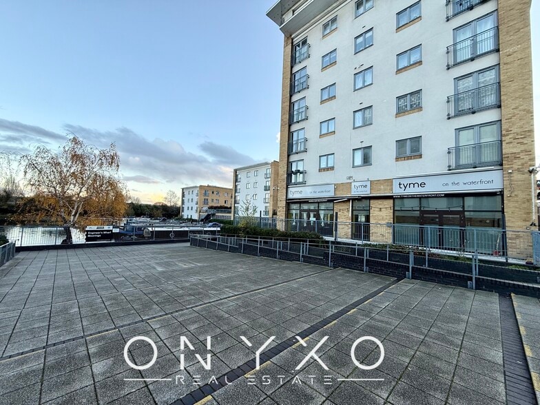 9 Higham Mews, Northolt for lease - Primary Photo - Image 1 of 4