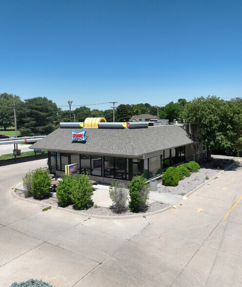 211 W Holme St, Norton, KS à vendre - Photo du bâtiment - Image 3 de 17