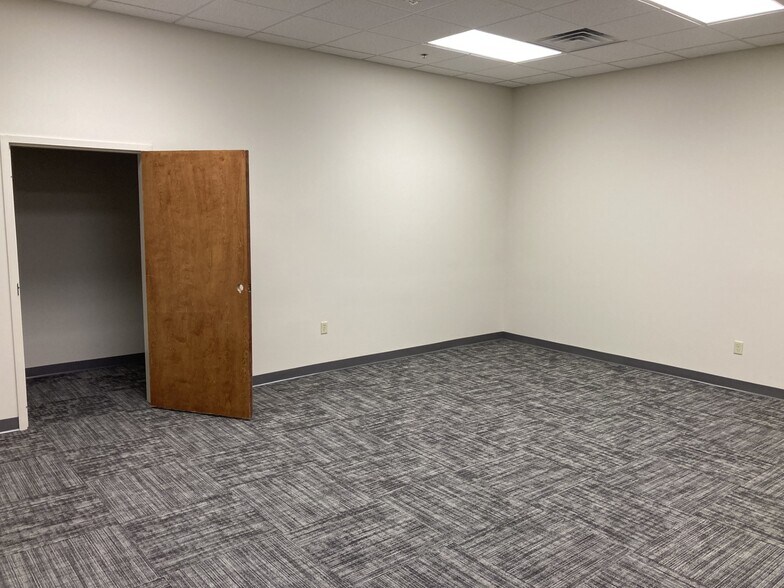 3740 Business Drive, Germantown, TN à louer - Photo du bâtiment - Image 3 de 8