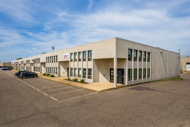Plus de détails pour 2305-2329 Rue Guénette, Saint-Laurent, QC - Industriel à vendre