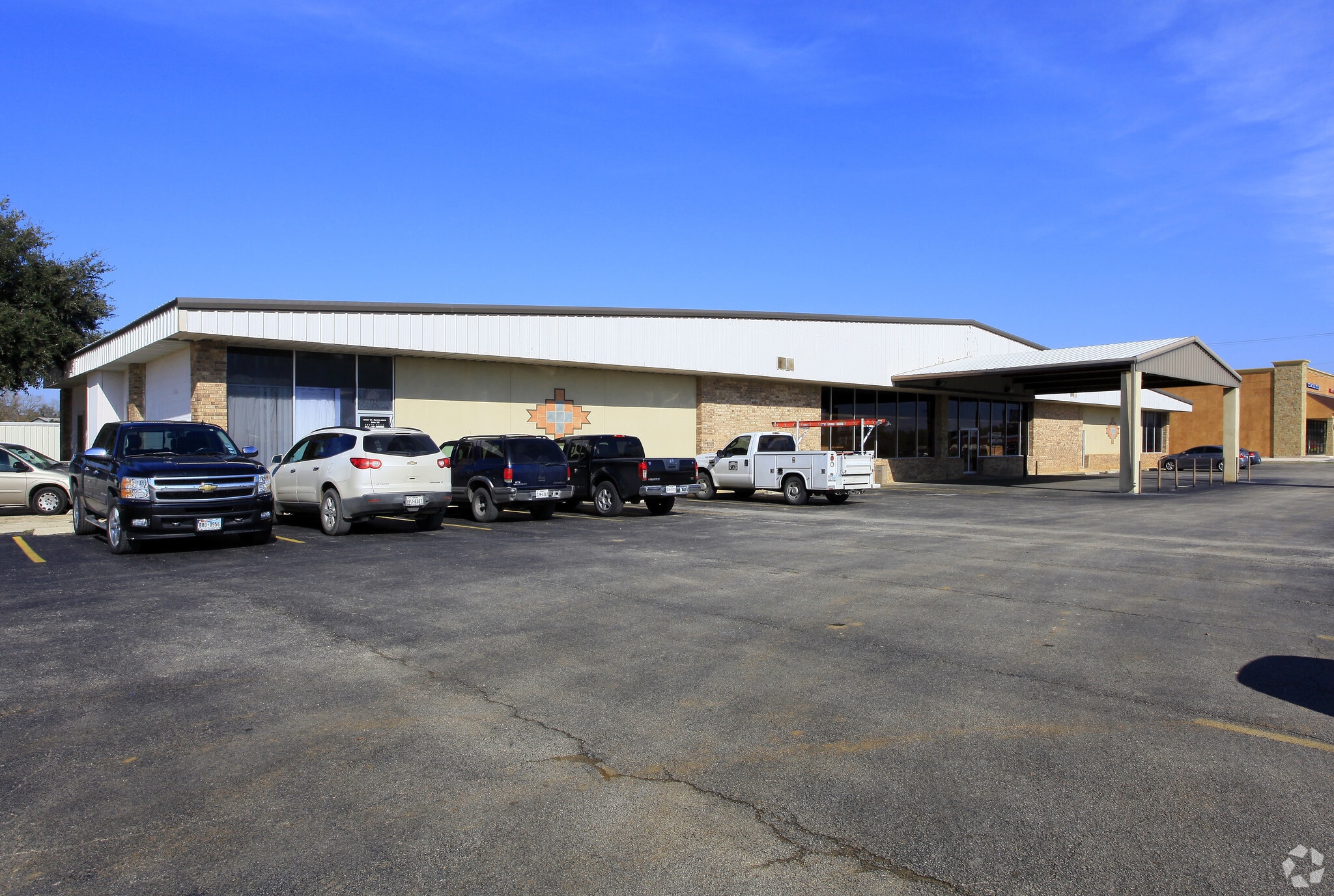 1240 W Oaklawn Rd, Pleasanton, TX for sale Primary Photo- Image 1 of 1