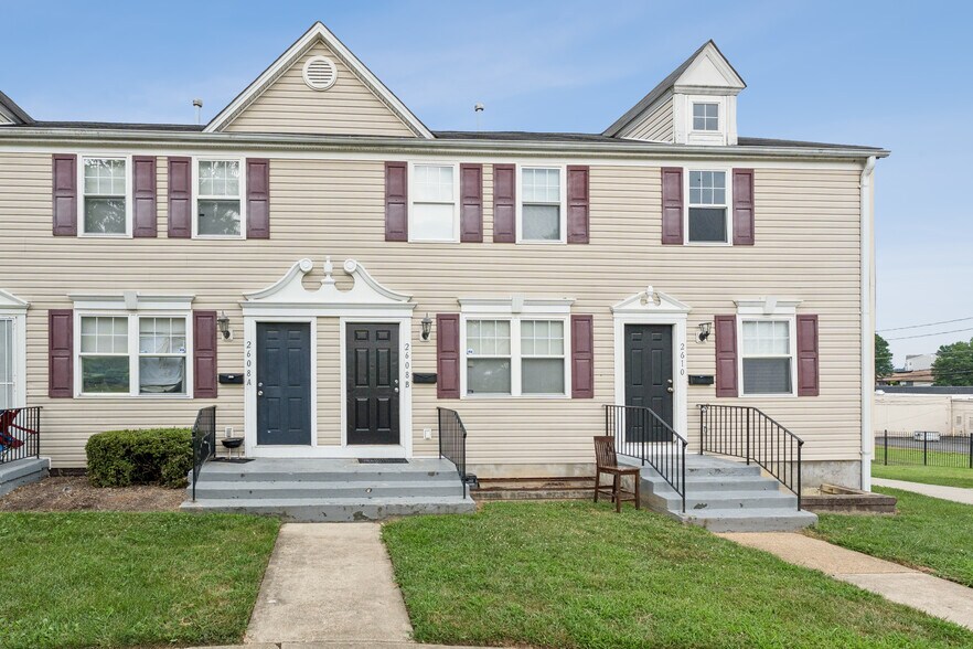 15 Unit Portfolio Sale - Condo/Townhomes portfolio of 15 properties for sale on LoopNet.ca - Building Photo - Image 2 of 17