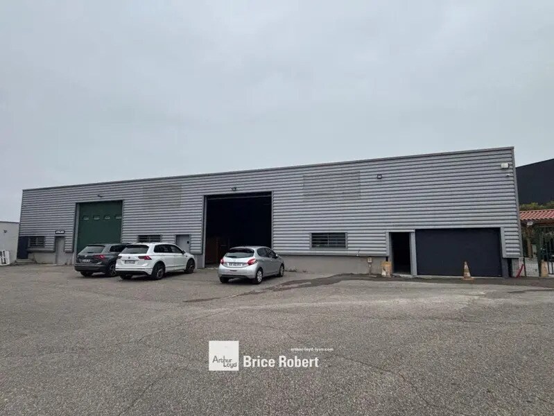 Flex in Taluyers for lease Building Photo- Image 1 of 5