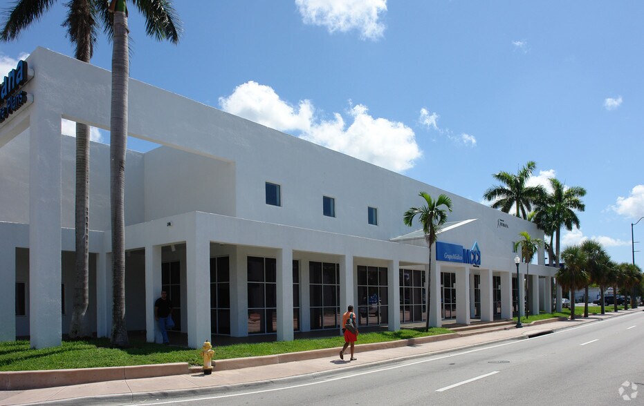 3099 SW 8th St, Miami, FL à louer - Photo du bâtiment - Image 2 de 4