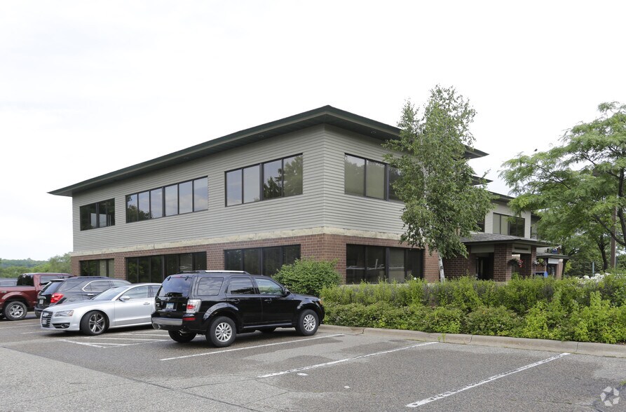 400 2nd St S, Hudson, WI à louer - Photo du bâtiment - Image 2 de 4