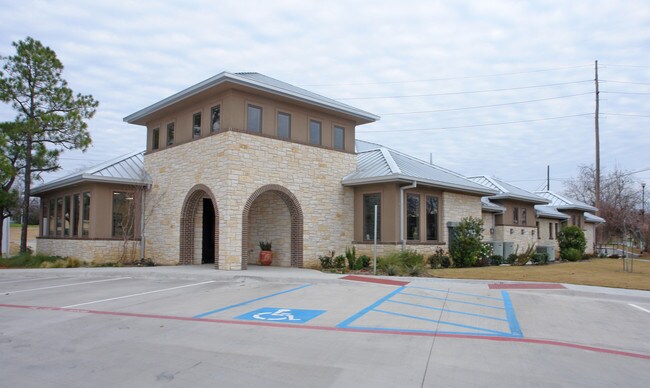 Plus de détails pour 2401 W Oak St, Denton, TX - Bureau à vendre