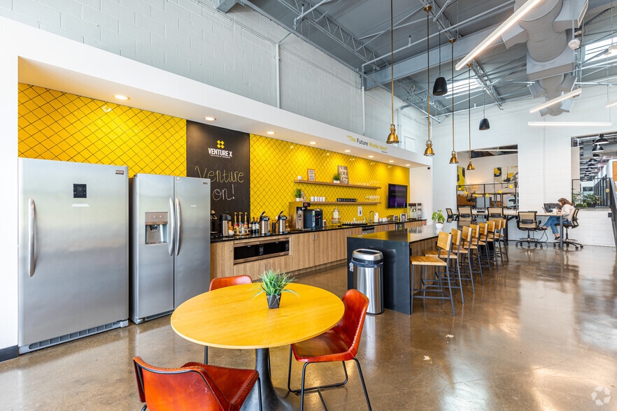 1806 Summit Ave, Richmond, VA for lease - Interior Photo - Image 3 of 39