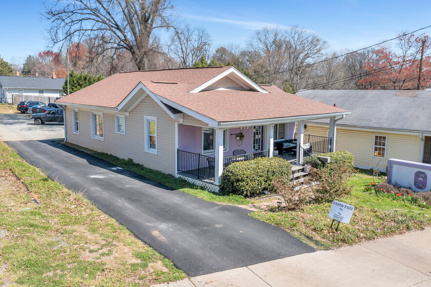 2715 Central Ave, Charlotte, NC à vendre - Photo du bâtiment - Image 1 de 1