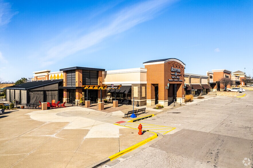 Lone Elm & College Blvd, Olathe, KS à louer - Photo du bâtiment - Image 3 de 11