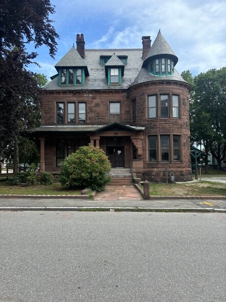 16 Claremont St, Worcester, MA for sale - Building Photo - Image 2 of 9