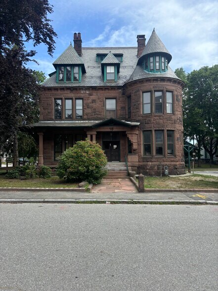 16 Claremont St, Worcester, MA à vendre - Photo du bâtiment - Image 2 de 9