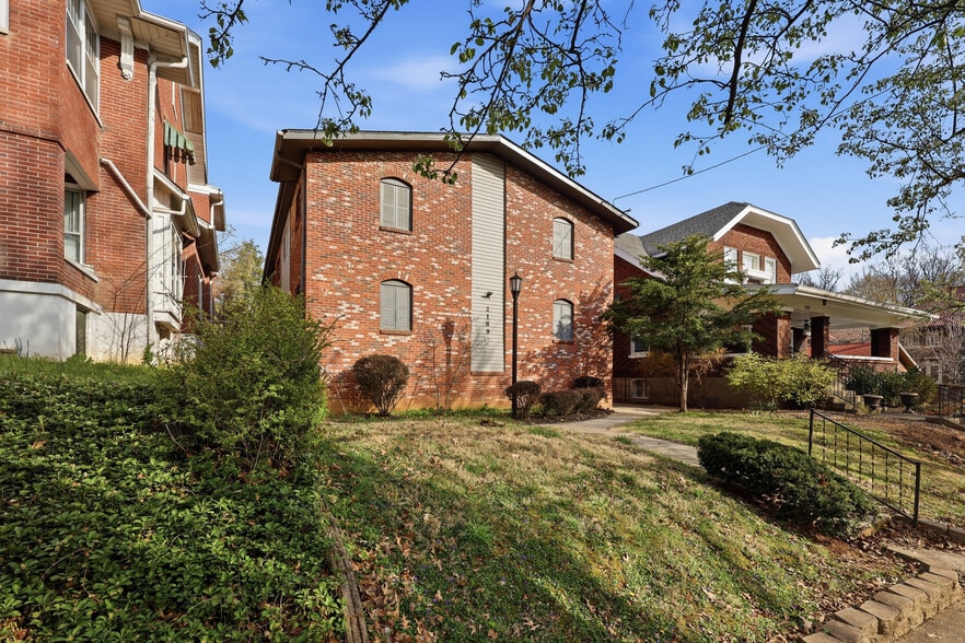 2189 Baringer Ave, Louisville, KY à vendre - Photo du bâtiment - Image 2 de 36